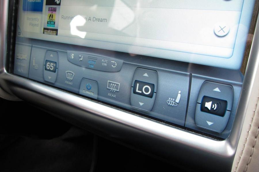  Tesla Model S Beta 2011 года  (фото 19 из 39)